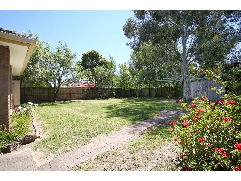 33 Ponsford Avenue, Wantirna South VIC 3152