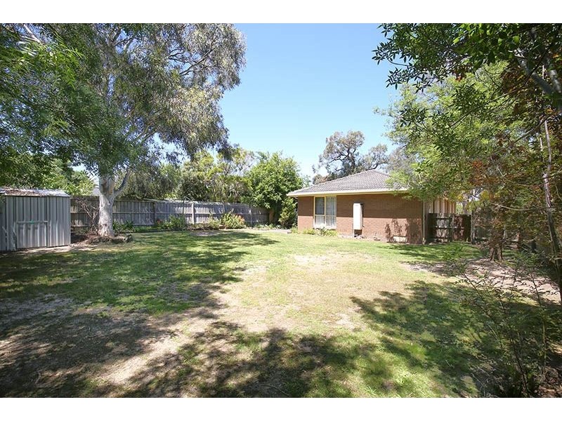 33 Ponsford Avenue, Wantirna South VIC 3152