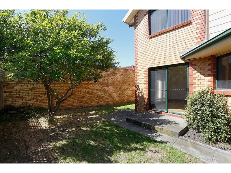 2/13A Montana Avenue, Mulgrave VIC 3170