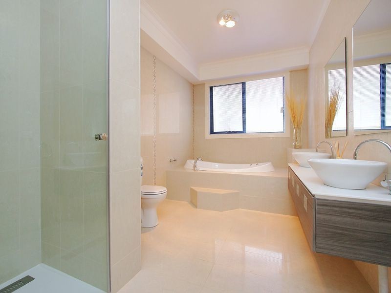 8 Baker Avenue, Glen Waverley VIC 3150