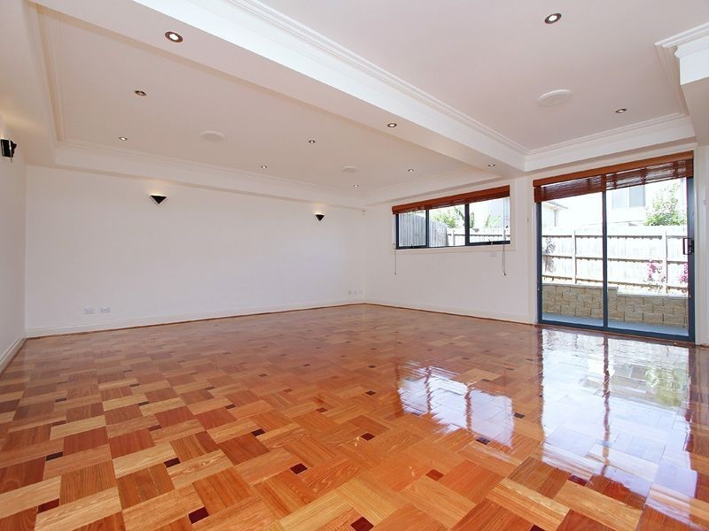 8 Baker Avenue, Glen Waverley VIC 3150