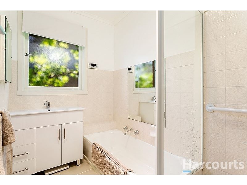 35 Jordan Grove, Glen Waverley VIC 3150