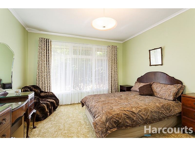 35 Jordan Grove, Glen Waverley VIC 3150