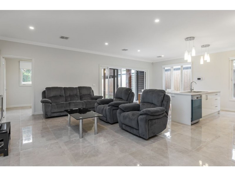 2/8 Coomleigh Drive, Glen Waverley VIC 3150