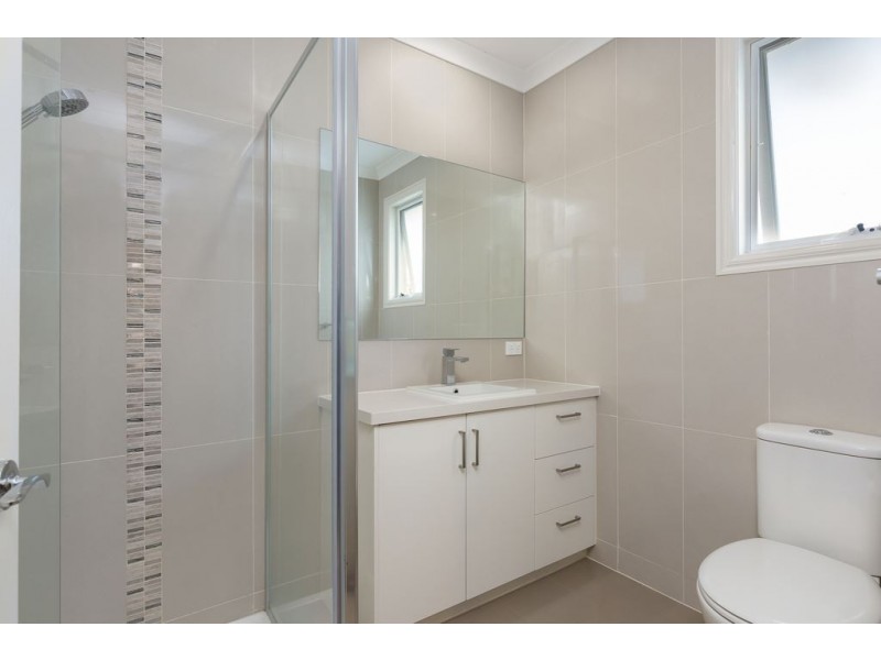 2/8 Coomleigh Drive, Glen Waverley VIC 3150