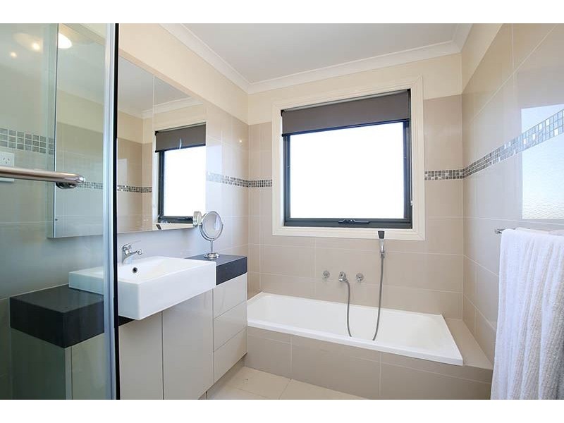 2/770 Waverley Road, Glen Waverley VIC 3150