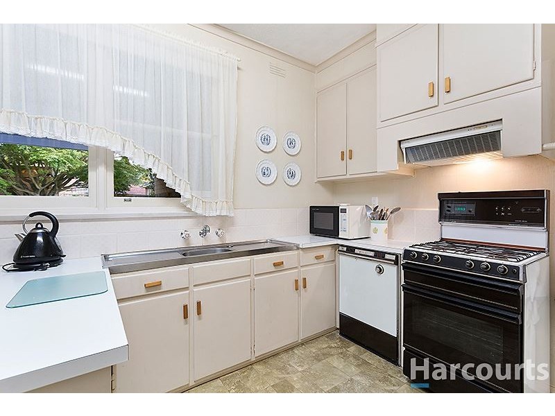 8 Norfolk Street, Glen Waverley VIC 3150