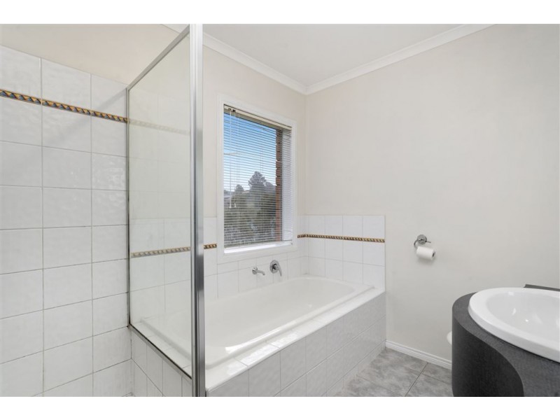 13/18 Tulloch Grove, Glen Waverley VIC 3150