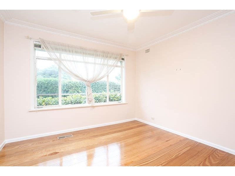 8 Juniper Avenue, Glen Waverley VIC 3150