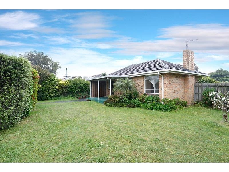 8 Juniper Avenue, Glen Waverley VIC 3150