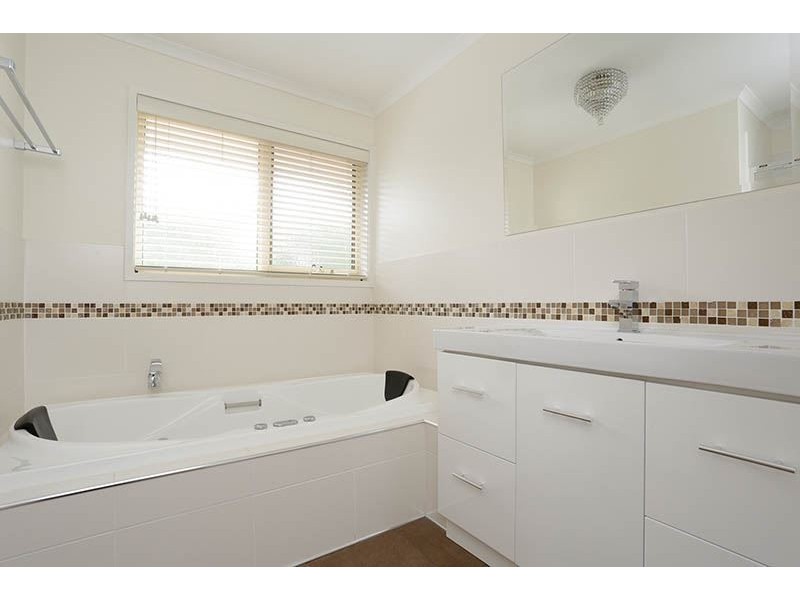 13 Raphael Drive, Wheelers Hill VIC 3150