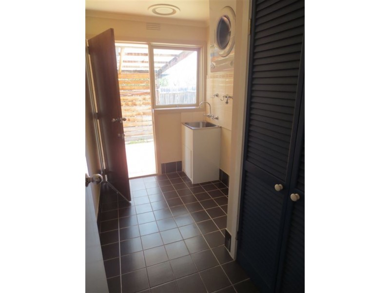 18 Orloff Close, Clayton South VIC 3169