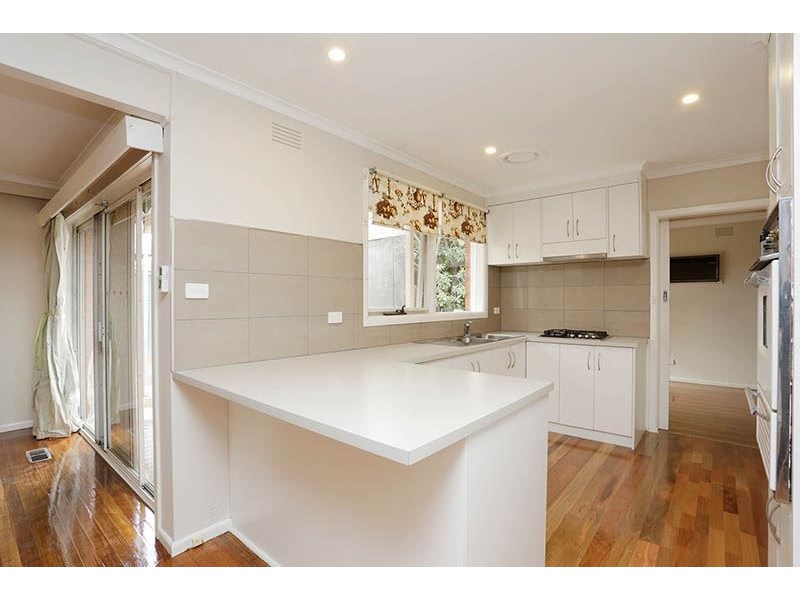 8 Koonalda Avenue, Glen Waverley VIC 3150