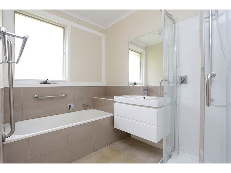 8 Koonalda Avenue, Glen Waverley VIC 3150