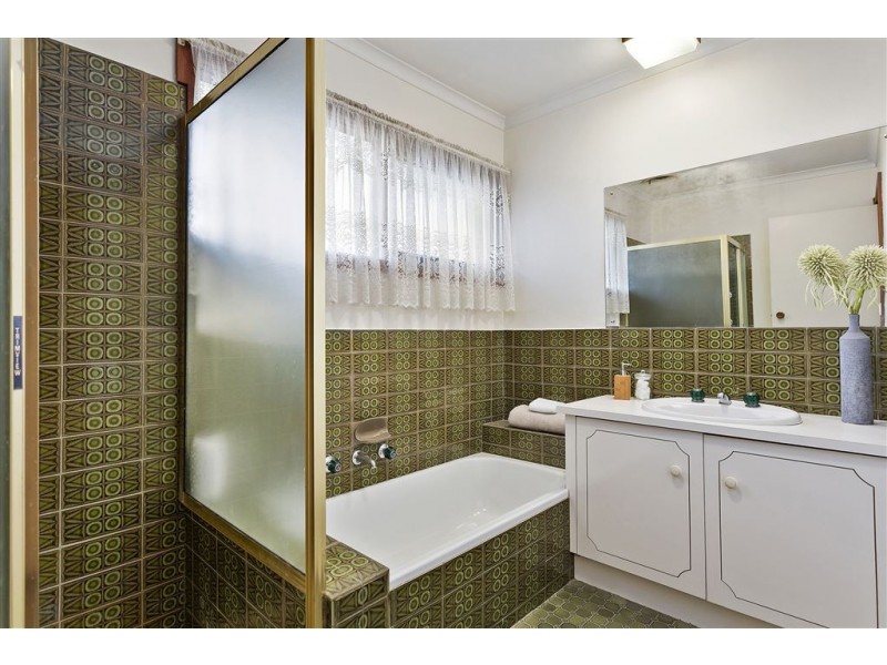 18 Cowrie Street, Glen Waverley VIC 3150