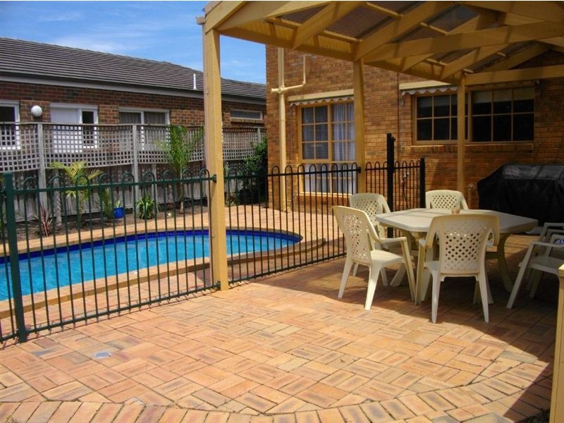 9 Sheraton Close, Burwood East VIC 3151