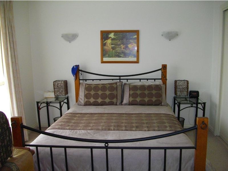 1/33 Lincoln Avenue, Glen Waverley VIC 3150