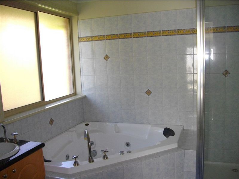 36 Arlington Drive, Glen Waverley VIC 3150