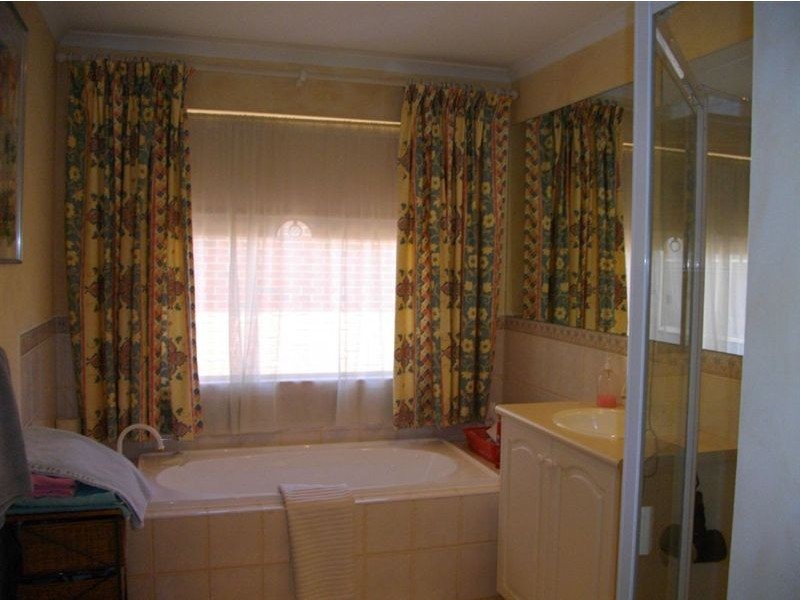 4 The Rise, Glen Waverley VIC 3150
