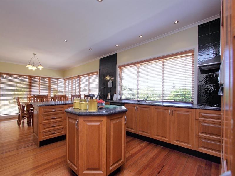 14 Crestmont Drive, Glen Waverley VIC 3150