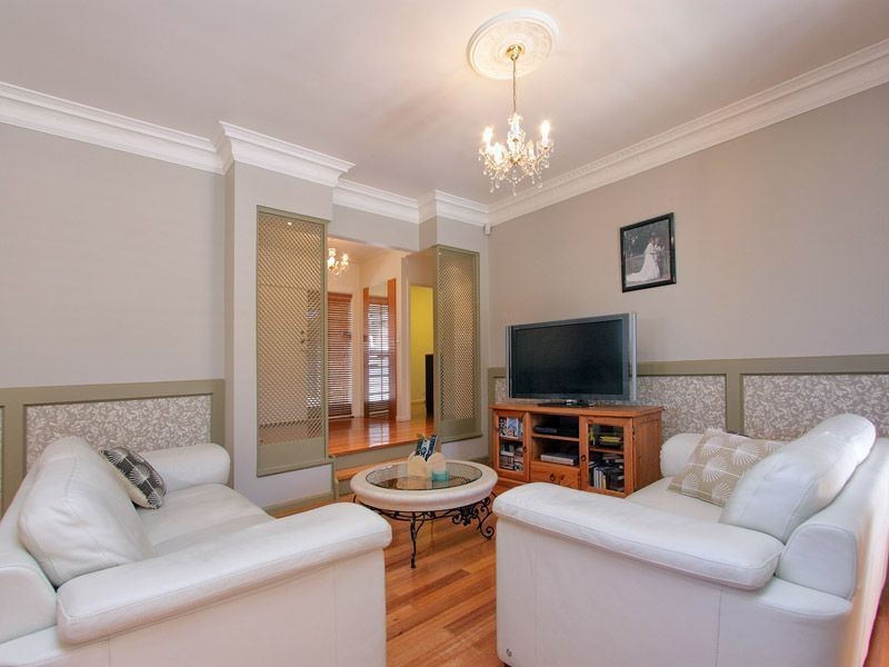 14 Crestmont Drive, Glen Waverley VIC 3150