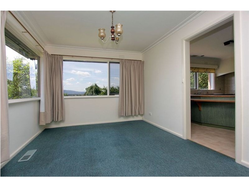 16 Crestmont Drive, Glen Waverley VIC 3150