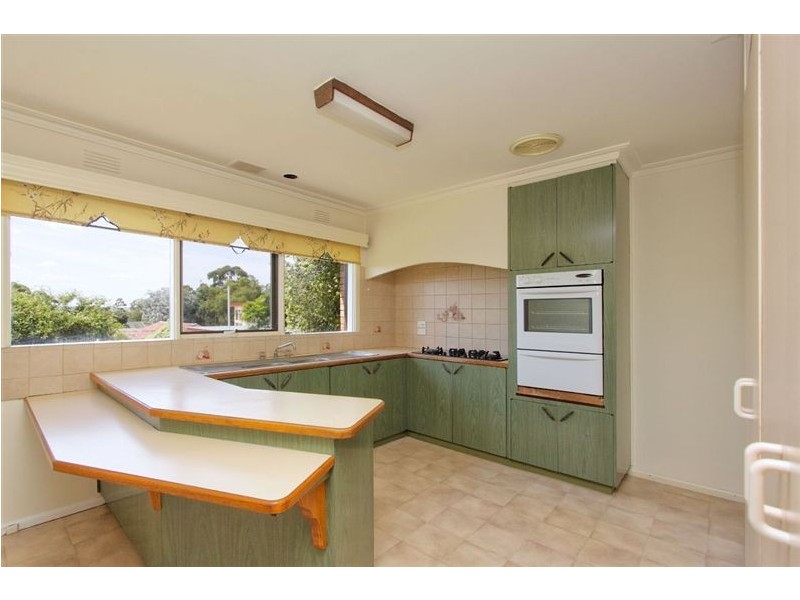 16 Crestmont Drive, Glen Waverley VIC 3150