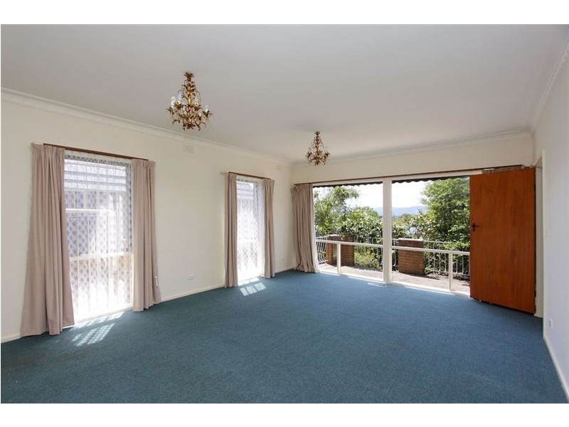 16 Crestmont Drive, Glen Waverley VIC 3150