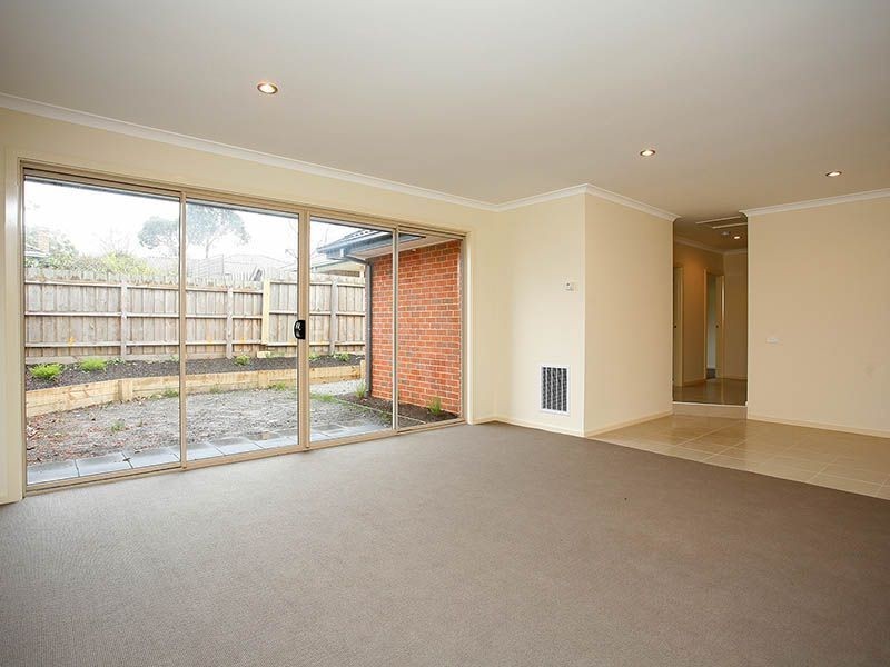 2/18 Jordan Grove, Glen Waverley VIC 3150