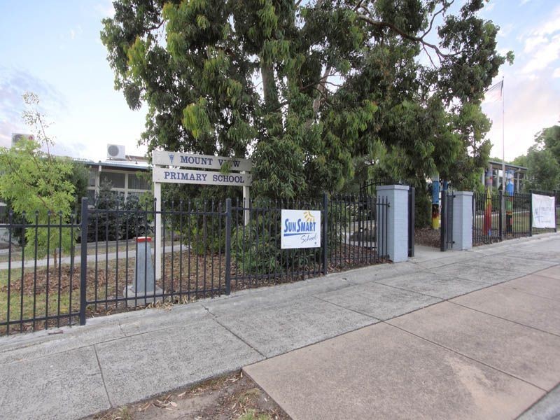 1 Newton Grove, Glen Waverley VIC 3150