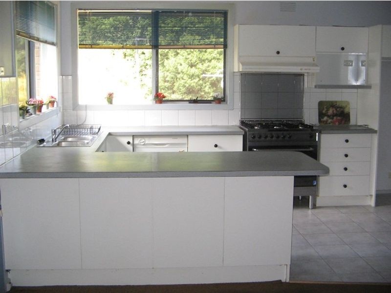 12 Gaynor Crescent, Glen Waverley VIC 3150