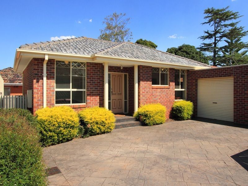 2/8 Delmore Crescent, Glen Waverley VIC 3150