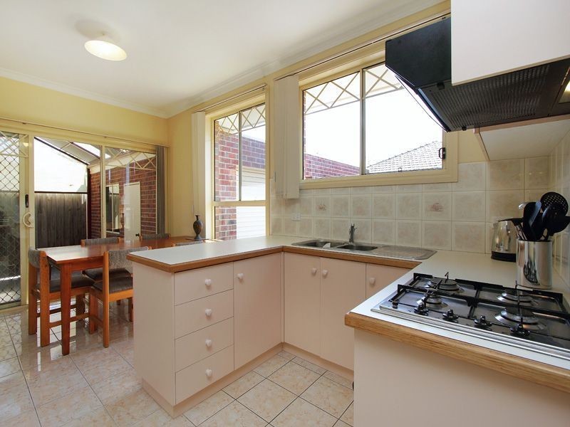 2/8 Delmore Crescent, Glen Waverley VIC 3150