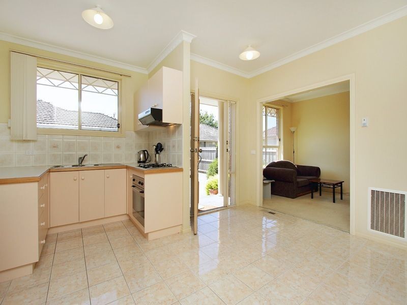 2/8 Delmore Crescent, Glen Waverley VIC 3150