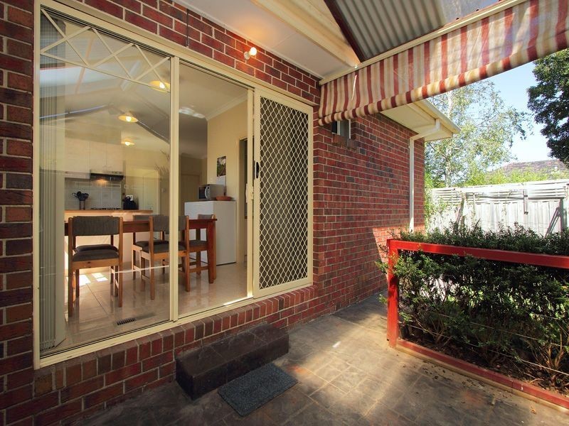 2/8 Delmore Crescent, Glen Waverley VIC 3150