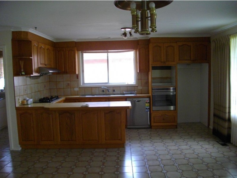 76 Watsons Road, Glen Waverley VIC 3150