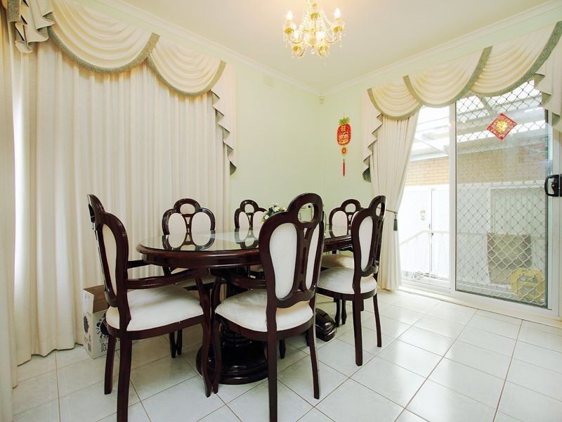 8 Viggers Parade, Glen Waverley VIC 3150