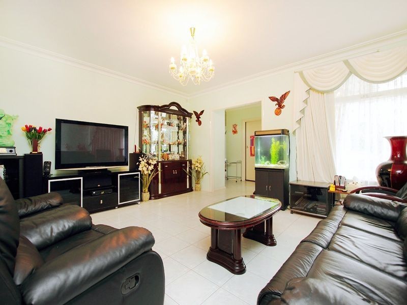 8 Viggers Parade, Glen Waverley VIC 3150