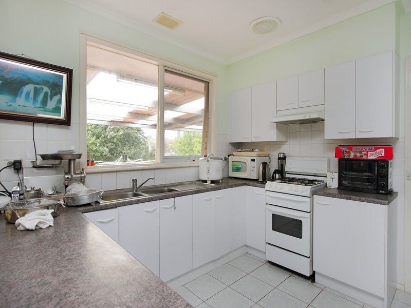 8 Viggers Parade, Glen Waverley VIC 3150