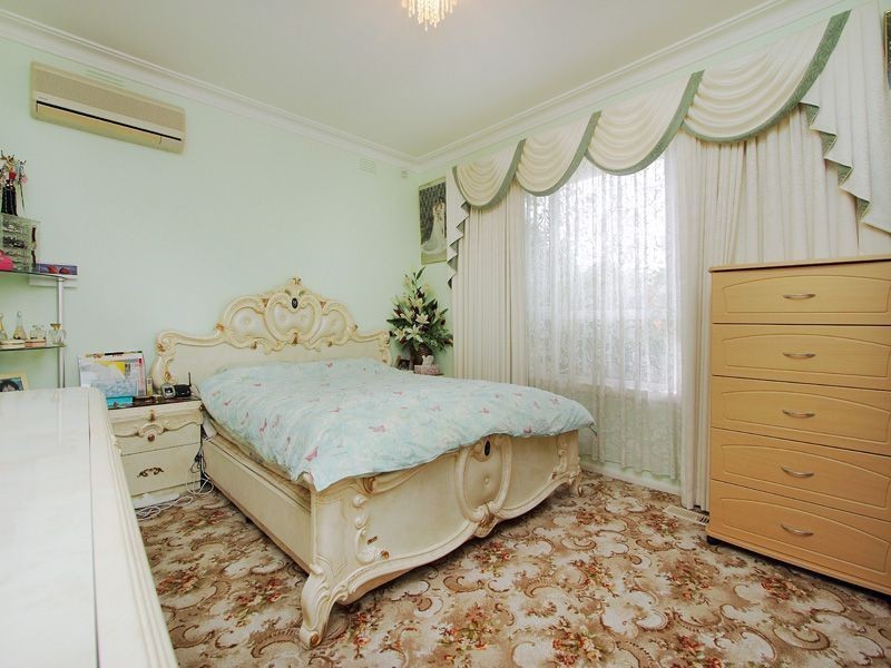 8 Viggers Parade, Glen Waverley VIC 3150