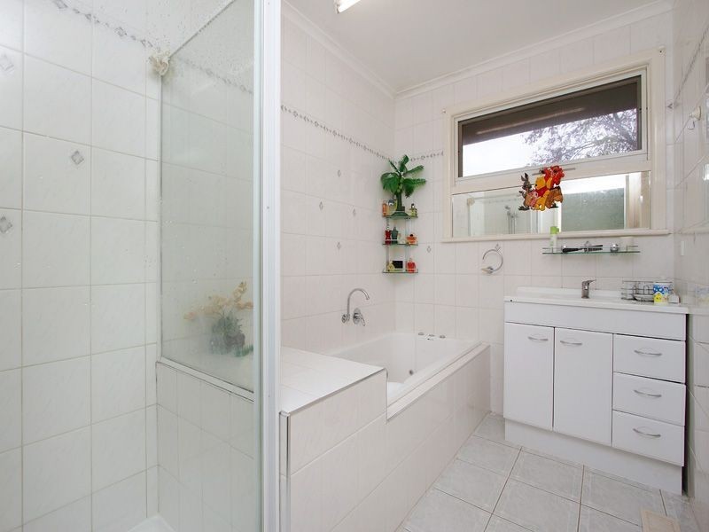 8 Viggers Parade, Glen Waverley VIC 3150