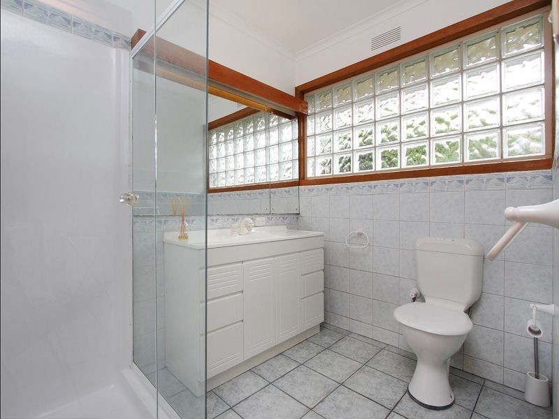 8 Carmen Court, Glen Waverley VIC 3150