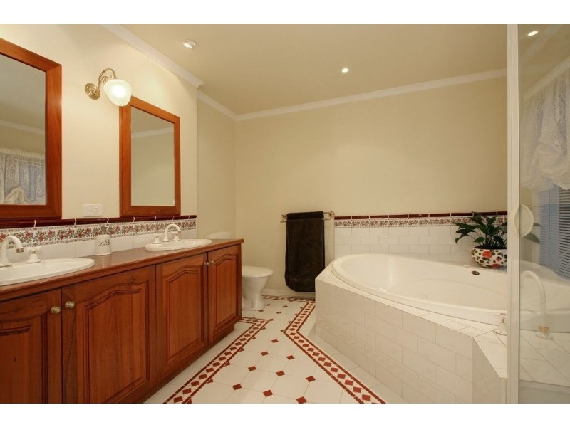 79 Avendon Boulevard, Glen Waverley VIC 3150