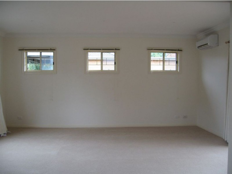 1/2 Evelyn Street, Glen Waverley VIC 3150