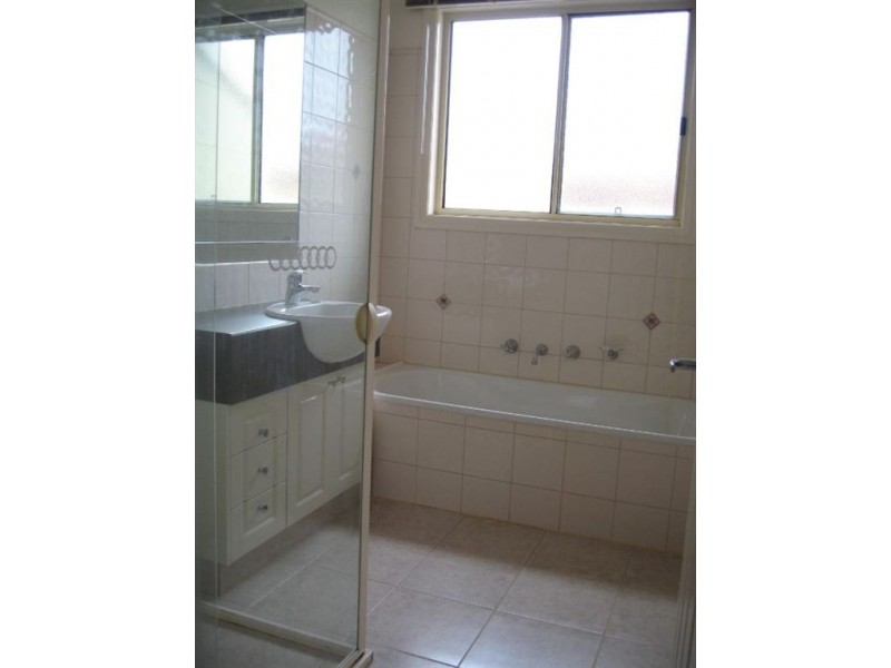 1/2 Evelyn Street, Glen Waverley VIC 3150