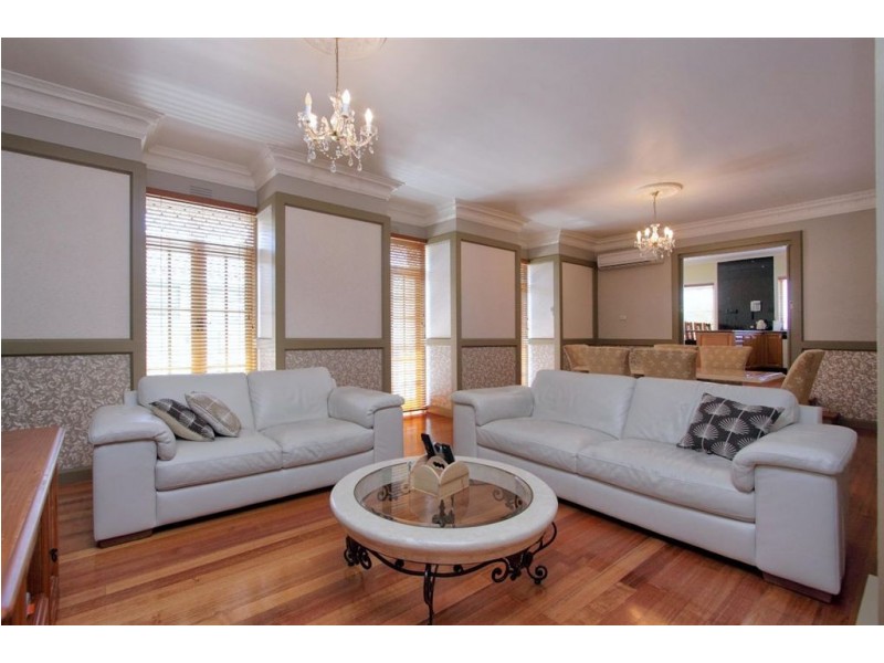 14 Crestmont Drive, Glen Waverley VIC 3150