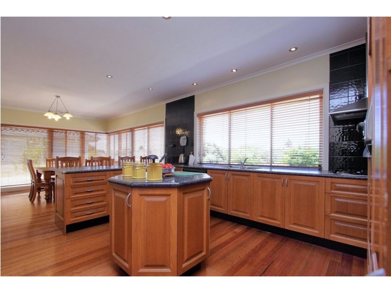 14 Crestmont Drive, Glen Waverley VIC 3150