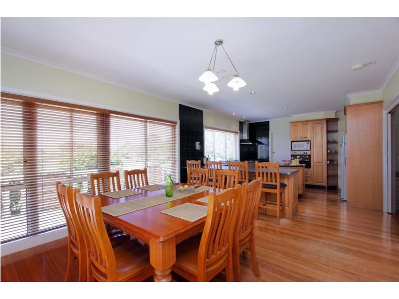14 Crestmont Drive, Glen Waverley VIC 3150