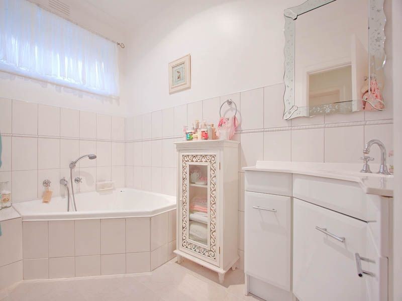 28 Beddows Street, Burwood VIC 3125