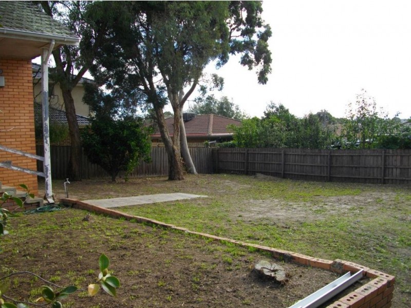 1 Newton Grove, Glen Waverley VIC 3150